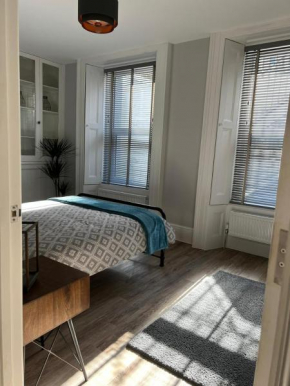 Two Bed Garden Apartment on the Plymouth Hoe